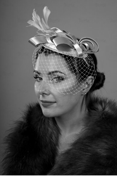 Auksinė retro skrybėlaitė 3