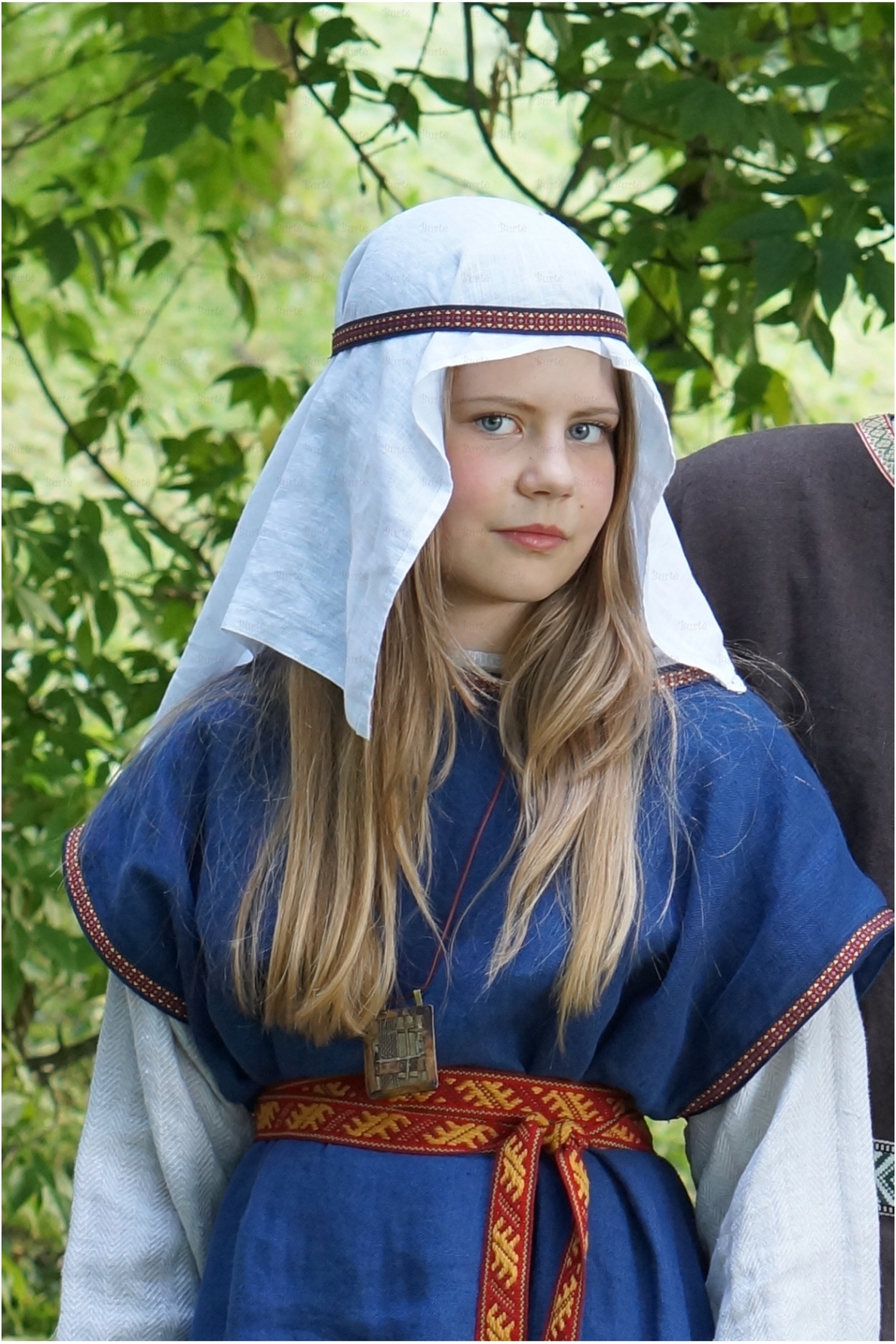 Baltų kostiumai 2 Baltų kostiumai 2