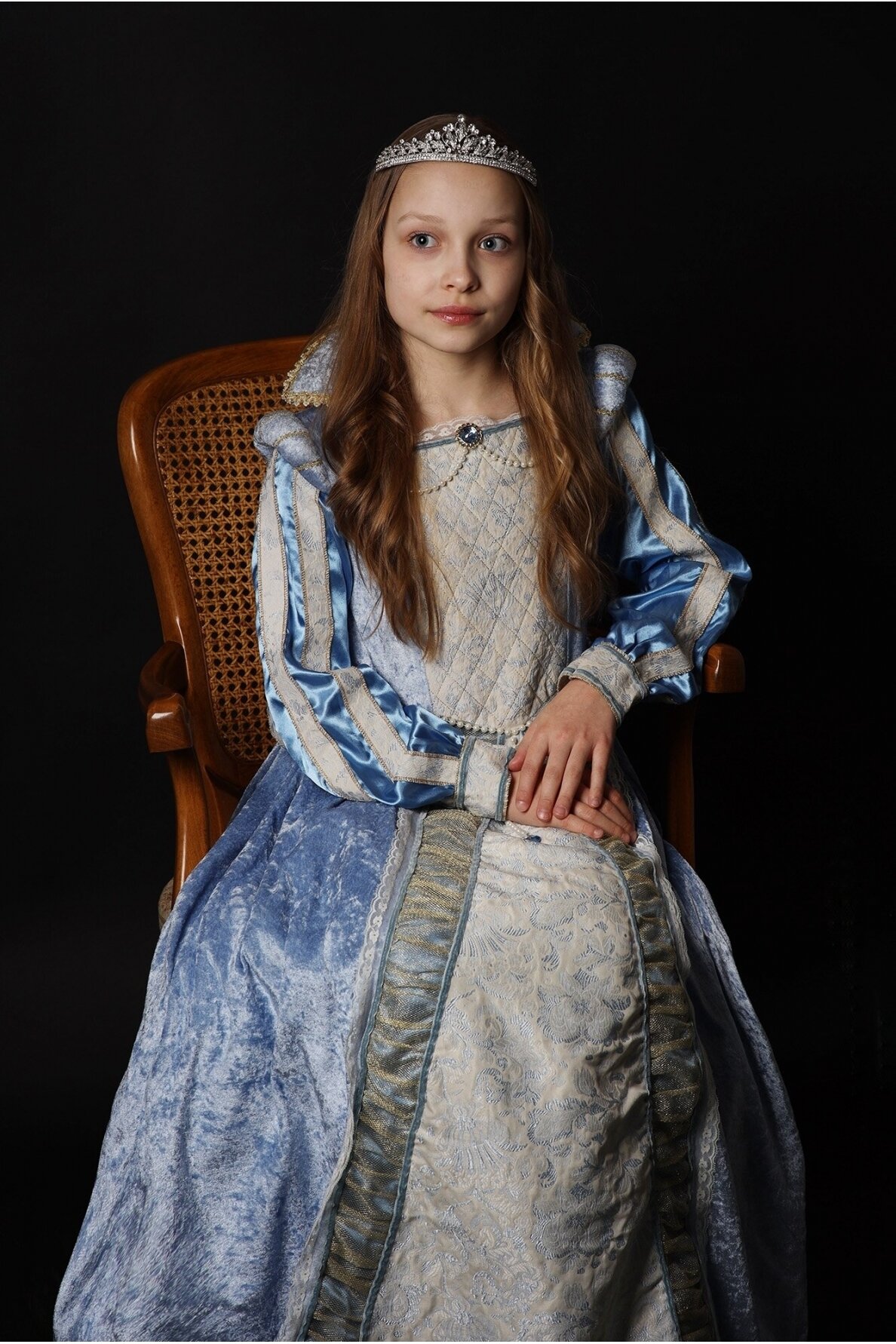 Prabangi senovinė suknelė 2 Prabangi senovinė suknelė 2
