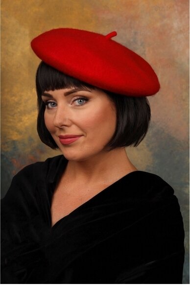 Raudona beretė