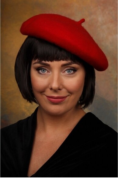 Raudona beretė 1