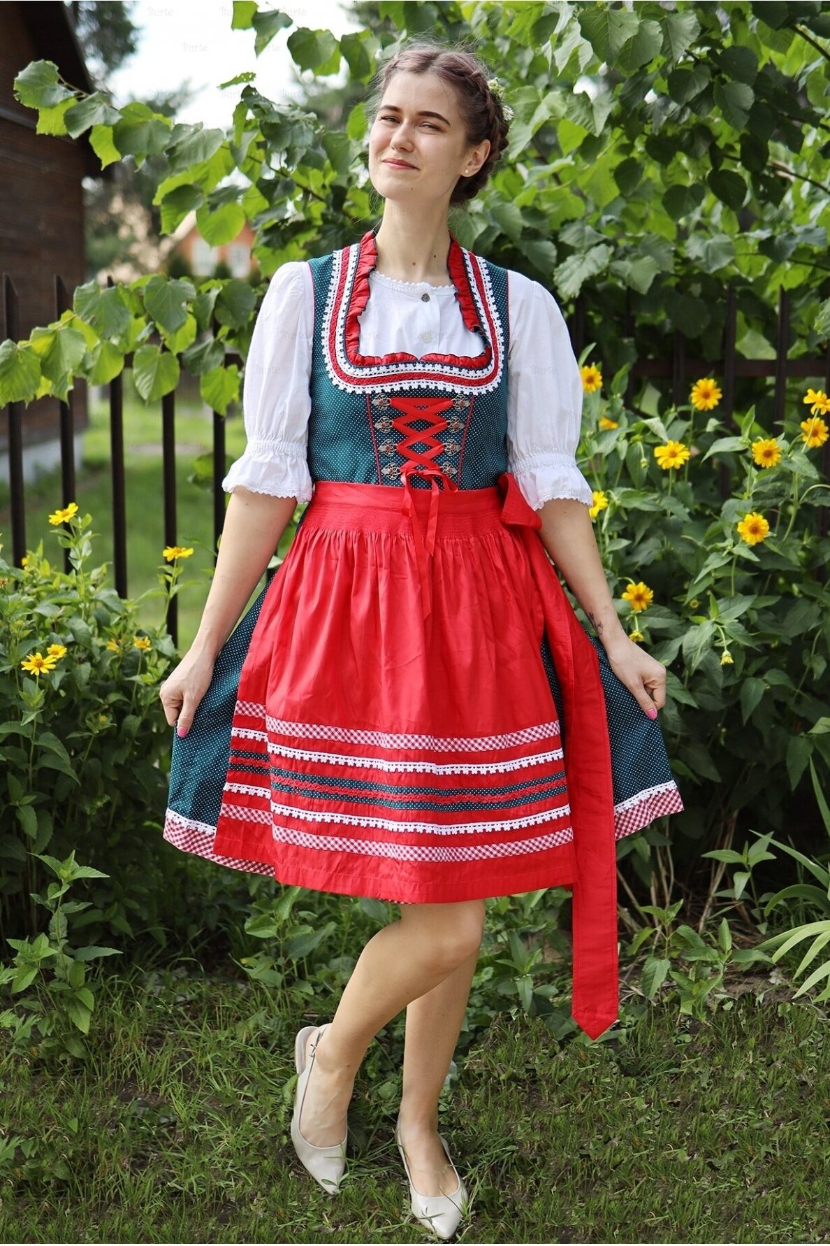 Vokietės (bavarės) kostiumas Vokietės (bavarės) kostiumas